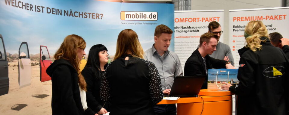 Die Online-Wissenstankstelle für Motorradhändler – der Mobile.de-Stand auf der Fachtagung. Die Online-Wissenstankstelle für Motorradhändler – der Mobile.de-Stand auf der Fachtagung.