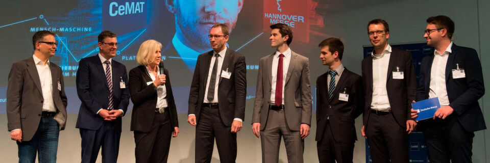 Schlussrunde mit den Logistik- und IT-Experten des Fachkongresses, Vertretern der Deutschen Messe und des Gastgebers Vogel Business Media. Schlussrunde mit den Logistik- und IT-Experten des Fachkongresses, Vertretern der Deutschen Messe und des Gastgebers Vogel Business Media.