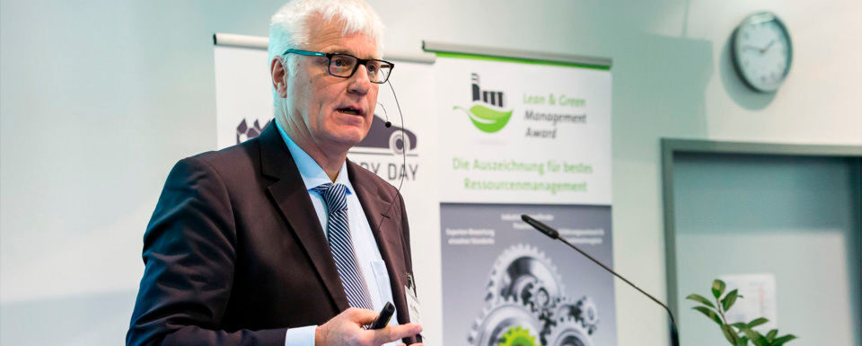 Klaus Müller von Bionic Production referierte beim Smart Factory Day zu den Möglichkeiten von additiver Fertigung und bionischem Design. Klaus Müller von Bionic Production referierte beim Smart Factory Day zu den Möglichkeiten von additiver Fertigung und bionischem Design.