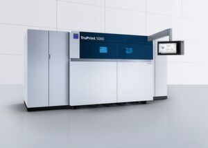 Der Multilaserdrucker von Trumpf besitzt eine speziell konstruierte Optik, mit die Laser den gesamten Bauraum erreichen. Der Multilaserdrucker von Trumpf besitzt eine speziell konstruierte Optik, mit die Laser den gesamten Bauraum erreichen.