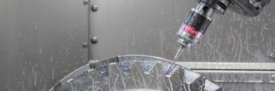 Bei Schuler werden Zahnräder mit dem TC64-Digilog von Blum-Novotest vermessen. Für insgesamt 144 Messungen und 570.000 einzelne Messwerte pro Stück benötigt der Messtaster 13 min. Bei Schuler werden Zahnräder mit dem TC64-Digilog von Blum-Novotest vermessen. Für insgesamt 144 Messungen und 570.000 einzelne Messwerte pro Stück benötigt der Messtaster 13 min.