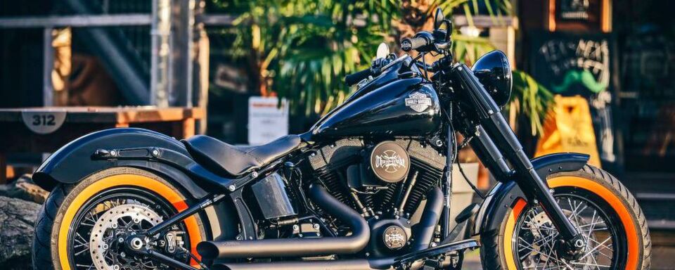 Präsentiert wurde die farbenfrohe Version auf einem echten Thunderbike auf Basis einer Harley-Davidson Softail Slim. Präsentiert wurde die farbenfrohe Version auf einem echten Thunderbike auf Basis einer Harley-Davidson Softail Slim.