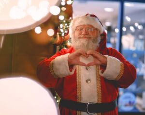 Alle Jahre wieder ... ist es an der Zeit für die große Rede auf der Weihnachtsfeier. Dass diese auch jeden Mitarbeiter begeistert, ist allerdings nicht leicht. Diese fünf Tipps helfen weiter. Alle Jahre wieder ... ist es an der Zeit für die große Rede auf der Weihnachtsfeier. Dass diese auch jeden Mitarbeiter begeistert, ist allerdings nicht leicht. Diese fünf Tipps helfen weiter.