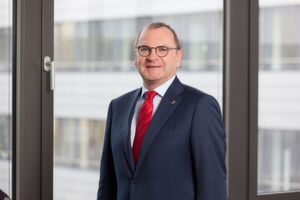 Andreas Barth ist seit 2011 bei Dassault Systèmes Managing Director EuroCentral. Andreas Barth ist seit 2011 bei Dassault Systèmes Managing Director EuroCentral.