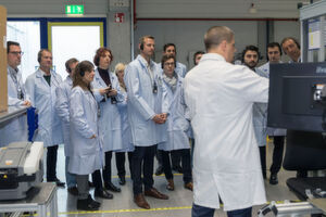Insgesamt 60 Teilnehmer informierten sich vor Ort bei Rohde & Schwarz in Memmingen über industrieübergreifende smarte Lösungen. Insgesamt 60 Teilnehmer informierten sich vor Ort bei Rohde & Schwarz in Memmingen über industrieübergreifende smarte Lösungen.