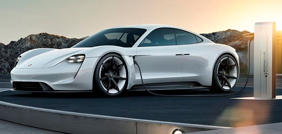 In dem auf drei Jahre ausgelegten Projekt "Fast Charge" engagieren sich neben Porsche auch BMW, Siemens, Phoenix Contact und Allego. In dem auf drei Jahre ausgelegten Projekt "Fast Charge" engagieren sich neben Porsche auch BMW, Siemens, Phoenix Contact und Allego.