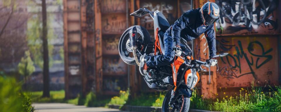 Die KTM Duke 125 läuft in ihrem Segment noch am besten. Ansonsten zeigt die Neuzuzlassungskurve in allen Bereichen weiter wie erwartet überall hin nur nicht nach oben. Die KTM Duke 125 läuft in ihrem Segment noch am besten. Ansonsten zeigt die Neuzuzlassungskurve in allen Bereichen weiter wie erwartet überall hin nur nicht nach oben.
