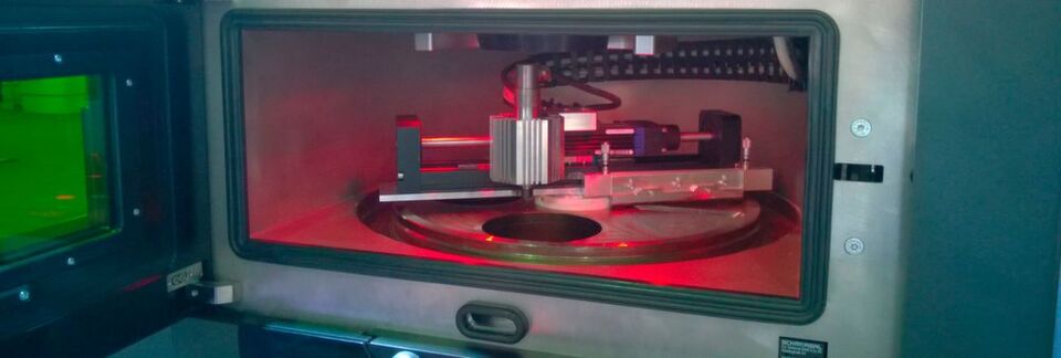 OR Laser stellte auf der formnext 2017 mit Orlas Creator hybrid eine neue Anlage vor, die 3D- Druck und Fräsarbeiten in sich vereint. OR Laser stellte auf der formnext 2017 mit Orlas Creator hybrid eine neue Anlage vor, die 3D- Druck und Fräsarbeiten in sich vereint.