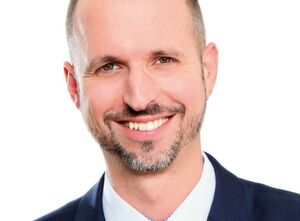 Die exponentiell wachsenden Daten in den Bereichen Smart Home, Smart City und Industrie 4.0 zu verwalten, stellt Unternehmen und öffentliche Institutionen vor enorme Herausforderungen. „Mithilfe von Blockchain-Technologie lassen sich diese Daten effizient und sicher verwalten und als wichtige Rohstoffe unserer digitalisierten Welt nutzen,“ so eco-Blockchain-Fachmann Stephan Zimprich. Die exponentiell wachsenden Daten in den Bereichen Smart Home, Smart City und Industrie 4.0 zu verwalten, stellt Unternehmen und öffentliche Institutionen vor enorme Herausforderungen. „Mithilfe von Blockchain-Technologie lassen sich diese Daten effizient und sicher verwalten und als wichtige Rohstoffe unserer digitalisierten Welt nutzen,“ so eco-Blockchain-Fachmann Stephan Zimprich.