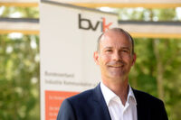 Rainer Pfeil ist geschäftsführender Gesellschafter (CFO) der bluepool GmbH. Seit Gründung des Bundesverbands Industrie Kommunikation ist er Vorstandsmitglied und seit 2012 Schatzmeister des bvik. Rainer Pfeil ist geschäftsführender Gesellschafter (CFO) der bluepool GmbH. Seit Gründung des Bundesverbands Industrie Kommunikation ist er Vorstandsmitglied und seit 2012 Schatzmeister des bvik.