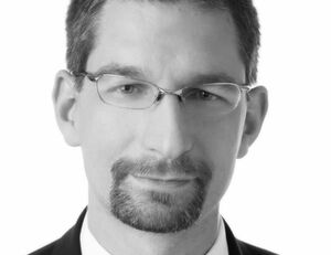 Steffen Joswig, Geschäftsführer Camelot ITLab: „Unsere Experten erarbeiten auf Basis von Design Thinking gemeinsam mit dem Kunden idealtypische Anwendungsfälle, die Camelot Innovation Labs setzen diese dann mit agilen Methoden zielgerichtet in Prototypen um.“ Steffen Joswig, Geschäftsführer Camelot ITLab: „Unsere Experten erarbeiten auf Basis von Design Thinking gemeinsam mit dem Kunden idealtypische Anwendungsfälle, die Camelot Innovation Labs setzen diese dann mit agilen Methoden zielgerichtet in Prototypen um.“