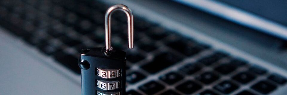 Datendiebstähle haben Auswirkungen - Milliarden von Nutzerdaten treiben durchs Web. Als Anwender kann man sich nur mit starken Kennwörtern schützen. Datendiebstähle haben Auswirkungen - Milliarden von Nutzerdaten treiben durchs Web. Als Anwender kann man sich nur mit starken Kennwörtern schützen.
