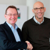 Der Unternehmensmitbegründer und langjähriger CEO Werner Strub, 64, (l.) übergibt den Vorstandsvorsitz an Baris Ergun und wechselt voraussichtlich im Juni 2018 in den Aufsichtsrat des Unternehmens. Der Unternehmensmitbegründer und langjähriger CEO Werner Strub, 64, (l.) übergibt den Vorstandsvorsitz an Baris Ergun und wechselt voraussichtlich im Juni 2018 in den Aufsichtsrat des Unternehmens.