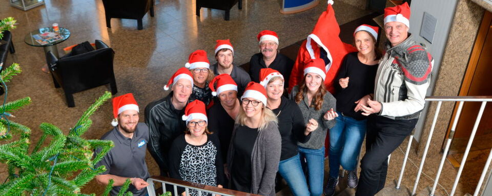 Das Team von »bike und business« wünscht Ihnen frohes Festtage und einen guten Start in die neue Motorradsaison 2018. Das Team von »bike und business« wünscht Ihnen frohes Festtage und einen guten Start in die neue Motorradsaison 2018.
