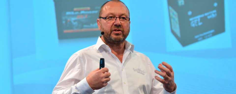 Johannes Vix, Keckeisen : „Herausforderungen in der Batterietechnologie – vom Umgang mit Blei- und Lithium-Ionen-Batterien in der Werkstatt.“ Johannes Vix, Keckeisen : „Herausforderungen in der Batterietechnologie – vom Umgang mit Blei- und Lithium-Ionen-Batterien in der Werkstatt.“