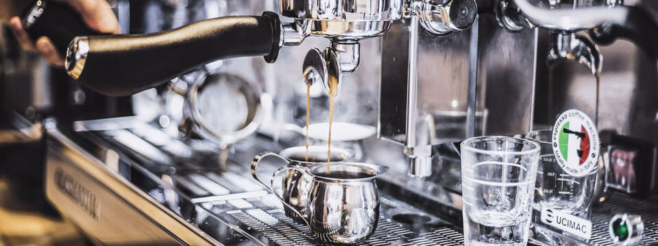 Eine Appliance, in der Abbildung eine Kaffeemaschine, ist auch in der IT eine Ein-Zweck-Vorrichtung. Eine Appliance, in der Abbildung eine Kaffeemaschine, ist auch in der IT eine Ein-Zweck-Vorrichtung.