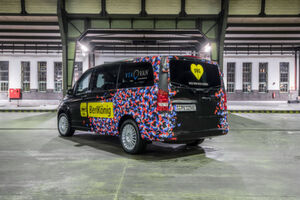Der Kunde kann per Handy-App eine Fahrt buchen und Start- und Zielpunkt nennen. Fahrpläne und feste Haltestellen gibt es nicht. Der Kunde kann per Handy-App eine Fahrt buchen und Start- und Zielpunkt nennen. Fahrpläne und feste Haltestellen gibt es nicht.
