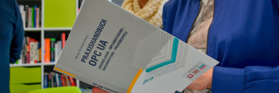 Neben der umfassenden Vorstellung der Spezifikation bietet das "Praxishandbuch OPC UA" einen praxistauglichen Leitfaden für die Implementierung des Standards. Neben der umfassenden Vorstellung der Spezifikation bietet das "Praxishandbuch OPC UA" einen praxistauglichen Leitfaden für die Implementierung des Standards.