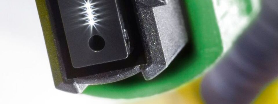 Der Hersteller Rosenberger OSI erweiterte sein Portfolio um eine Singlemode-Variante mit größeren Reichweiten. Der Hersteller Rosenberger OSI erweiterte sein Portfolio um eine Singlemode-Variante mit größeren Reichweiten.