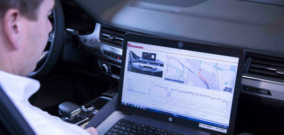 Mithilfe der CAR ASYST APP können unterwegs Fahrzeugdaten analysiert werden. Die Aufzeichnungen dienen der Werkstatt im Schadensfall als professionelles Diagnosewerkzeug. Mithilfe der CAR ASYST APP können unterwegs Fahrzeugdaten analysiert werden. Die Aufzeichnungen dienen der Werkstatt im Schadensfall als professionelles Diagnosewerkzeug.
