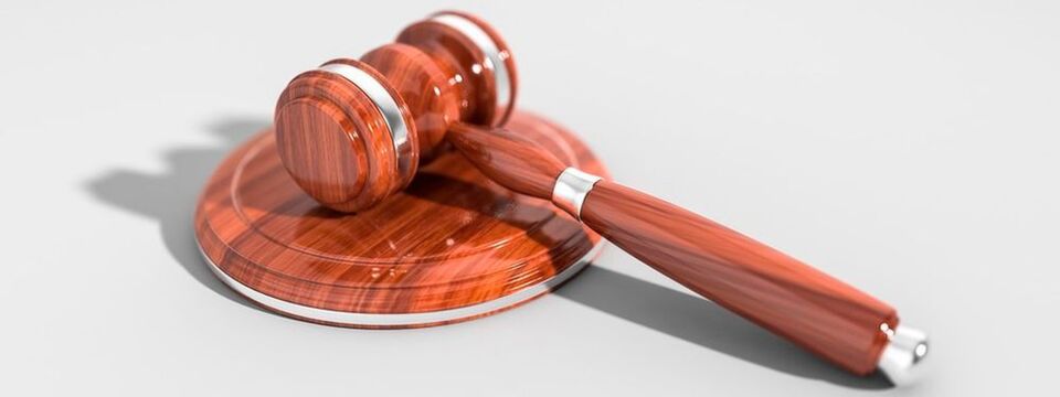Wie rechtssicher die Anpassung von GPLv2-Lizenzen ist, wird sich vermutlich gerade vor deutschen Gerichten zeigen. Wie rechtssicher die Anpassung von GPLv2-Lizenzen ist, wird sich vermutlich gerade vor deutschen Gerichten zeigen.
