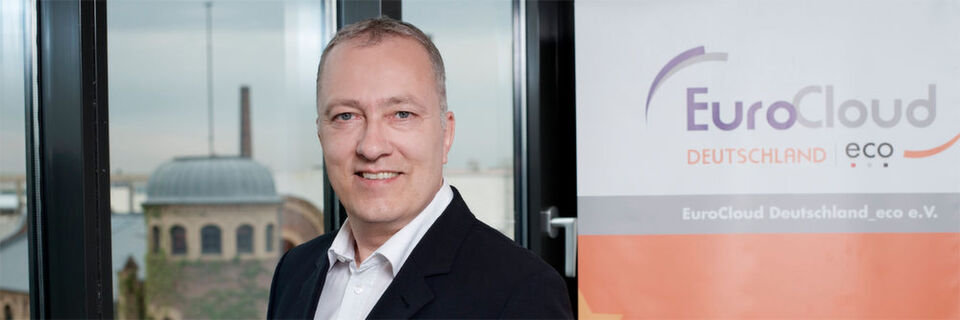 Rückblick und Ausblick rund um das Thema Cloud Computing mit Andreas Weiss, Direktor EuroCloud Deutschland_eco e.V. Rückblick und Ausblick rund um das Thema Cloud Computing mit Andreas Weiss, Direktor EuroCloud Deutschland_eco e.V.