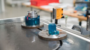 Each working stage in the automated lathe requires a custom jig. The jigs are attached to the conveyor belt using standard shuttles. Each working stage in the automated lathe requires a custom jig. The jigs are attached to the conveyor belt using standard shuttles.