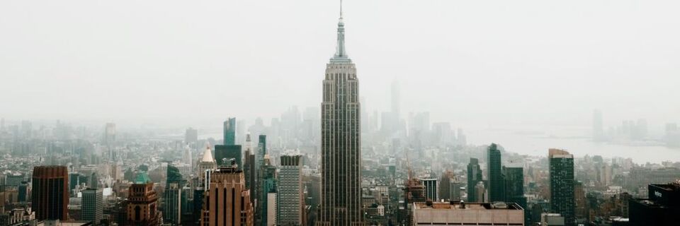 Um im übersättigten globalen Markt herauszustechen, braucht es eine prägnante Marke. Diese schafft nicht nur Aufmerksamkeit sondern auch Wettbewerbsvorteile. Um im übersättigten globalen Markt herauszustechen, braucht es eine prägnante Marke. Diese schafft nicht nur Aufmerksamkeit sondern auch Wettbewerbsvorteile.