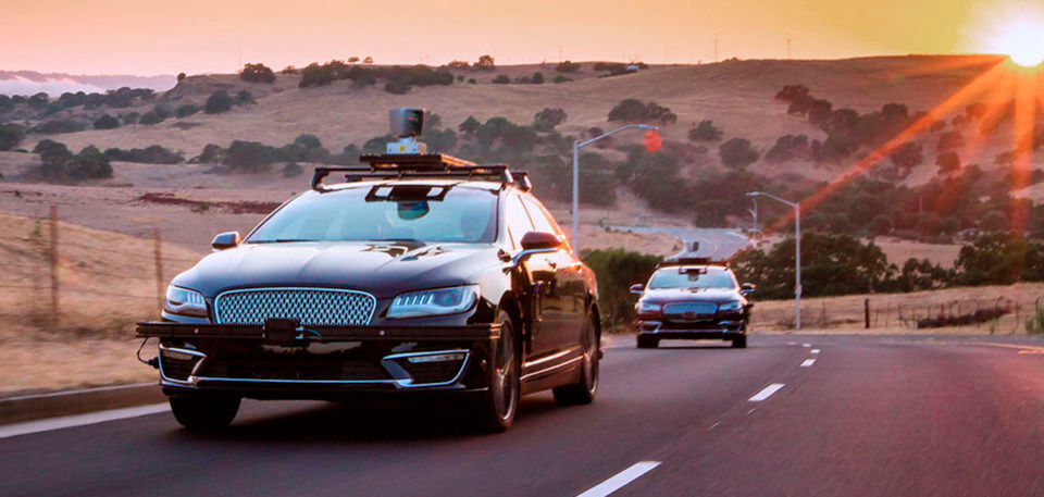Ein autonomes Fahrzeug von Aurora. In den Mitteilungen von VW und Hyundai sprachen beide Konzerne unisono davon, „das führende Unternehmen für die Technologie des autonomen Fahrens" zur Zusammenarbeit gewonnen zu haben. Ein autonomes Fahrzeug von Aurora. In den Mitteilungen von VW und Hyundai sprachen beide Konzerne unisono davon, „das führende Unternehmen für die Technologie des autonomen Fahrens" zur Zusammenarbeit gewonnen zu haben.