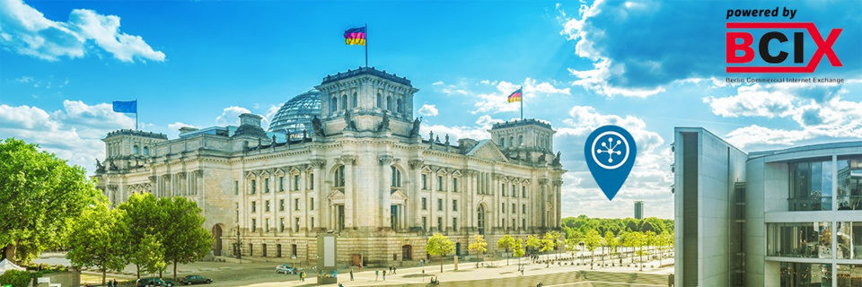 Der Berliner Standort wird als „DE-CIX powered by BCIX“ vermarktet. Der Berliner Standort wird als „DE-CIX powered by BCIX“ vermarktet.