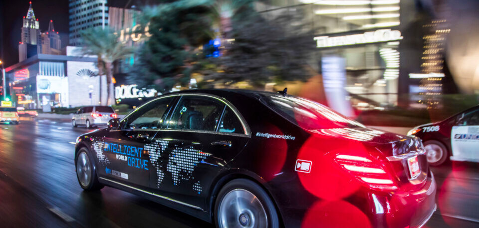 Intelligent World Drive – fünf Kontinente in fünf Monaten: Auf dem Weg zum autonomen Fahren ist Mercedes-Benz weltweit auf automatisierter Testfahrt. Der Fokus der letzten Etappe in den USA liegt dabei auf der Bewertung des Fahrverhaltens im dichten Stadtverkehr und auf Highways. Intelligent World Drive – fünf Kontinente in fünf Monaten: Auf dem Weg zum autonomen Fahren ist Mercedes-Benz weltweit auf automatisierter Testfahrt. Der Fokus der letzten Etappe in den USA liegt dabei auf der Bewertung des Fahrverhaltens im dichten Stadtverkehr und auf Highways.