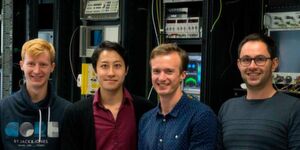 Im Labor nach dem Austesten des neuen Chips (von links nach rechts): Arne Josten, Masafumi Ayata, Benedikt Bäuerle und Wolfgang Heni. Im Labor nach dem Austesten des neuen Chips (von links nach rechts): Arne Josten, Masafumi Ayata, Benedikt Bäuerle und Wolfgang Heni.