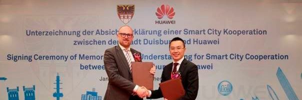 Duisburgs Oberbürgermeister Sören Link (links) und Wang Yonggang, CFO der Enterprise Business Group von Huawei (rechts) Duisburgs Oberbürgermeister Sören Link (links) und Wang Yonggang, CFO der Enterprise Business Group von Huawei (rechts)