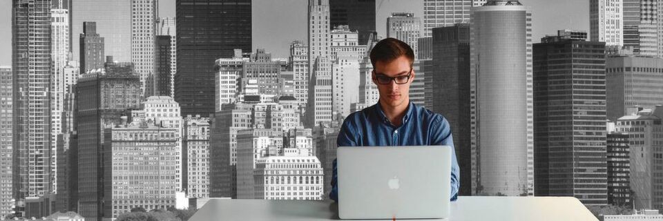 Die Digitalisierung verändert auch die Arbeitsweise und -abläufe. Das Konzept der „New Work“ steht für flexible Arbeitszeiten und kreativen Freiraum. Die Digitalisierung verändert auch die Arbeitsweise und -abläufe. Das Konzept der „New Work“ steht für flexible Arbeitszeiten und kreativen Freiraum.