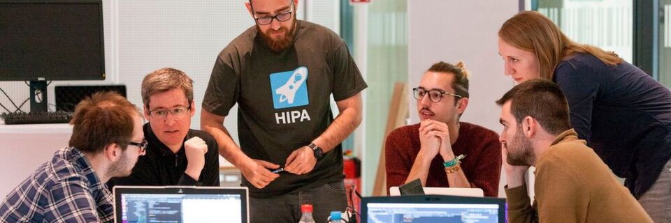 Die HIPA-Teilnehmer arbeiten in deutsch-israelischen Teams an innovativen Lösungen zu aktuellen Fragen der Cybersicherheit. Die HIPA-Teilnehmer arbeiten in deutsch-israelischen Teams an innovativen Lösungen zu aktuellen Fragen der Cybersicherheit.