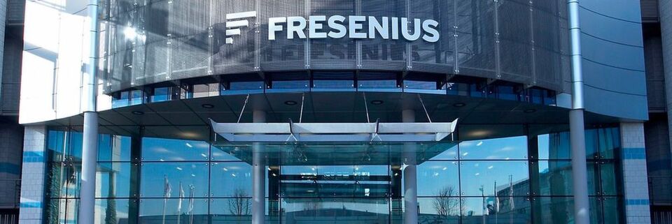 Konstant akquisitiv zeigt sich die Fresenius Gruppe (im Bild die Konzernzentrale in Bad Homburg): Fresenius Kabi hat den US-Generika-Produzenten Akorn erworben, Fresenius Medical Care NX Stage Medical übernommen und Fresenius SE via Tochter mit Vamed einen Spezialisten für die Reinigung und Aufbereitung von Medizinprodukten übernommen. Konstant akquisitiv zeigt sich die Fresenius Gruppe (im Bild die Konzernzentrale in Bad Homburg): Fresenius Kabi hat den US-Generika-Produzenten Akorn erworben, Fresenius Medical Care NX Stage Medical übernommen und Fresenius SE via Tochter mit Vamed einen Spezialisten für die Reinigung und Aufbereitung von Medizinprodukten übernommen.