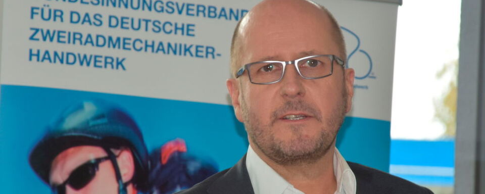 Frank Döring, Bundesinnungsmeister des Bundesinnungsverbandes für das Deutsche Zweiradmechaniker-Handwerk. Frank Döring, Bundesinnungsmeister des Bundesinnungsverbandes für das Deutsche Zweiradmechaniker-Handwerk.