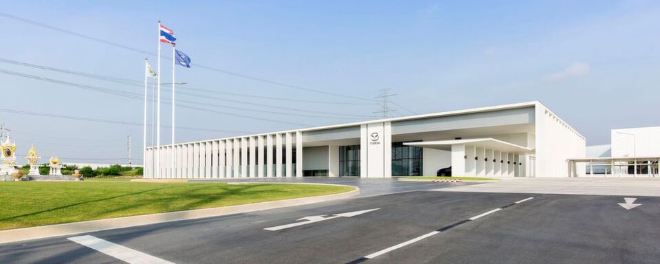 Durch die neue Produktionsanlage können laut Mazda künftig bis zu 100.000 Skyactiv-Motoren pro Jahr bei Mazda Powertrain Manufacturing in der Provinz Chonburi gebaut werden. Durch die neue Produktionsanlage können laut Mazda künftig bis zu 100.000 Skyactiv-Motoren pro Jahr bei Mazda Powertrain Manufacturing in der Provinz Chonburi gebaut werden.