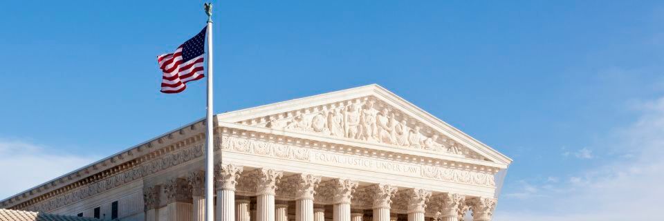 Der Supreme Court könnte den Zugriff der US-Behörden auf europäische Daten endgültig erlauben. Der Supreme Court könnte den Zugriff der US-Behörden auf europäische Daten endgültig erlauben.