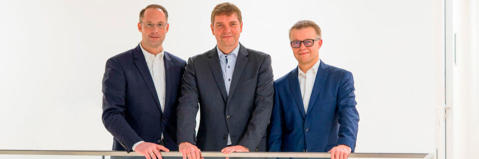 Von links: Turck-Geschäftsführer Christian Wolf, Beck-IPC-Geschäftsführer Thomas Schumacher und Oliver Merget, Geschäftsbereichsleiter Automation Systems bei Turck Von links: Turck-Geschäftsführer Christian Wolf, Beck-IPC-Geschäftsführer Thomas Schumacher und Oliver Merget, Geschäftsbereichsleiter Automation Systems bei Turck