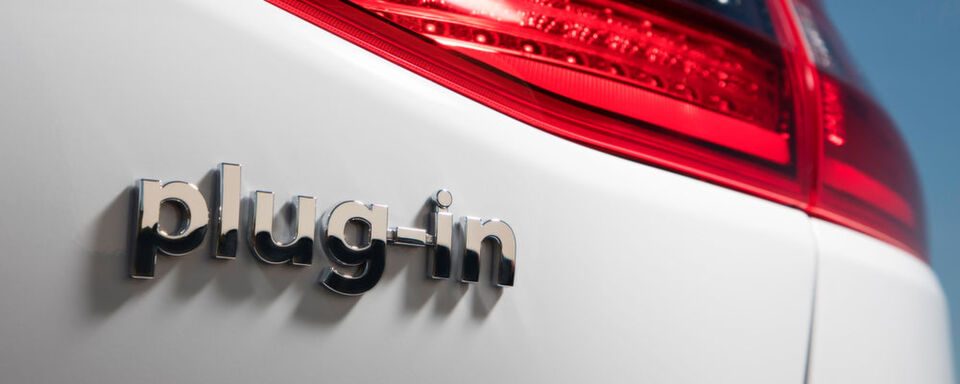 Der Toyota Prius Hybrid ist das meistverkaufte Hybridfahrzeug – und er bekommt Konkurrenz, zum Beispiel vom Hyundai Ioniq Hybrid. Wir haben beide Modelle getestet. Der Toyota Prius Hybrid ist das meistverkaufte Hybridfahrzeug – und er bekommt Konkurrenz, zum Beispiel vom Hyundai Ioniq Hybrid. Wir haben beide Modelle getestet.
