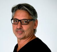 Dr. Günter Lewald ist Sprecher der Kölner Agenturgruppe B+D, deren Partner er seit zwölf Jahren ist. Dr. Günter Lewald ist Sprecher der Kölner Agenturgruppe B+D, deren Partner er seit zwölf Jahren ist.