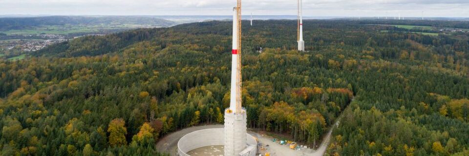Die höchste Windkraftanlage der Welt speist seit Dezember 2017 grünen Strom ins deutsche Stromnetz ein. Die höchste Windkraftanlage der Welt speist seit Dezember 2017 grünen Strom ins deutsche Stromnetz ein.