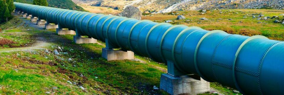 Die Continuous Delivery Pipeline soll dafür sorgen, dass Code-Änderungen und Neuerungen möglichst schnell beim User ankommen. Die Continuous Delivery Pipeline soll dafür sorgen, dass Code-Änderungen und Neuerungen möglichst schnell beim User ankommen.