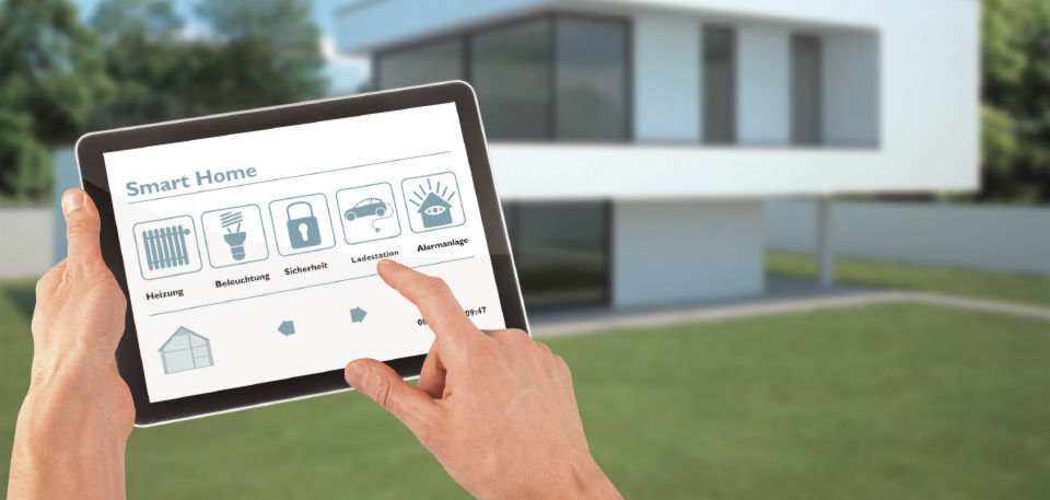 Das Elektrofahrzeug im Smart Home: mit den richtigen Komponenten und offenen Standards ist komfortables, umweltfreundliches und zuverlässiges Laden kein Problem. Das Elektrofahrzeug im Smart Home: mit den richtigen Komponenten und offenen Standards ist komfortables, umweltfreundliches und zuverlässiges Laden kein Problem.
