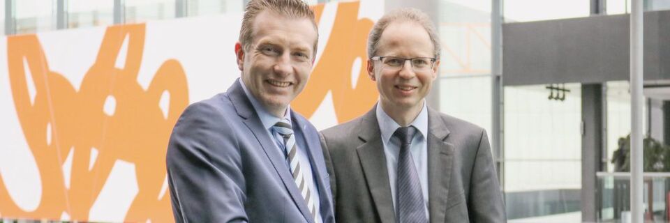 Alexander Stein (li) und Dr. Matthias Schier wollen Messe und Kongress als Duo zum Erfolg führen. Dabei soll die noch junge MT-Connect vom etablierten Medtech Summit profitieren. Alexander Stein (li) und Dr. Matthias Schier wollen Messe und Kongress als Duo zum Erfolg führen. Dabei soll die noch junge MT-Connect vom etablierten Medtech Summit profitieren.