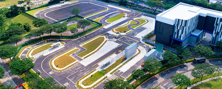 Die Nanyang Technological University, die Verkehrsbehörde LTA (Land Transport Authority) und Jurong Town Corporation (JTC) haben Singapurs erstes Testcenter für autonome Fahrzeuge (CETRAN) eröffnet. Eine PTV-Software zur Verkehrssimulation soll dabei zum Einsatz kommen. Die Nanyang Technological University, die Verkehrsbehörde LTA (Land Transport Authority) und Jurong Town Corporation (JTC) haben Singapurs erstes Testcenter für autonome Fahrzeuge (CETRAN) eröffnet. Eine PTV-Software zur Verkehrssimulation soll dabei zum Einsatz kommen.