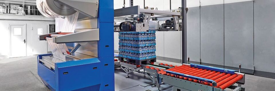 Der Systemanbieter Beumer zeigt seine „stretch hood A“, eine einfach, intuitiv und sicher bedienbare Hochleistungs-Verpackungsanlage. Der Systemanbieter Beumer zeigt seine „stretch hood A“, eine einfach, intuitiv und sicher bedienbare Hochleistungs-Verpackungsanlage.