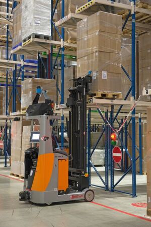 Domus Logistics setzt für sein Schwesterunternehmen Casa International auf die FTS-Kompetenz von Dematic Egemin. Domus Logistics setzt für sein Schwesterunternehmen Casa International auf die FTS-Kompetenz von Dematic Egemin.