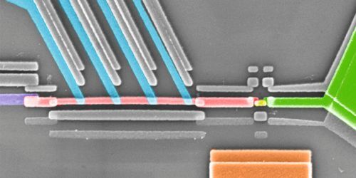 Ein Einzel-Elektron-Transistor leitet mehr Wärme als das Wiedemann-Franz-Gesetz, welches die Wärme- und elektrische Leitfähigkeit miteinander koppelt, vorhersagt. Ein Einzel-Elektron-Transistor leitet mehr Wärme als das Wiedemann-Franz-Gesetz, welches die Wärme- und elektrische Leitfähigkeit miteinander koppelt, vorhersagt.